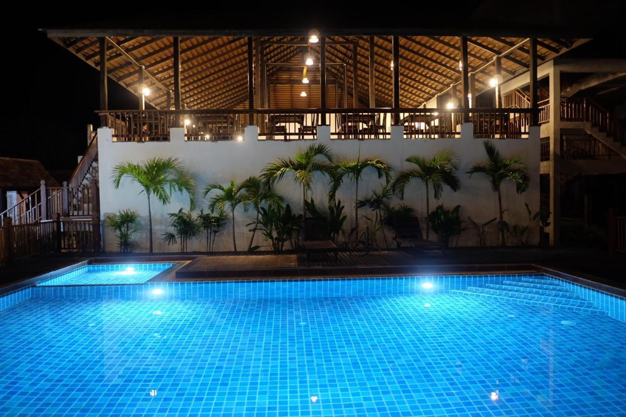 Rainforest Huahin Village Hotel Exteriör bild