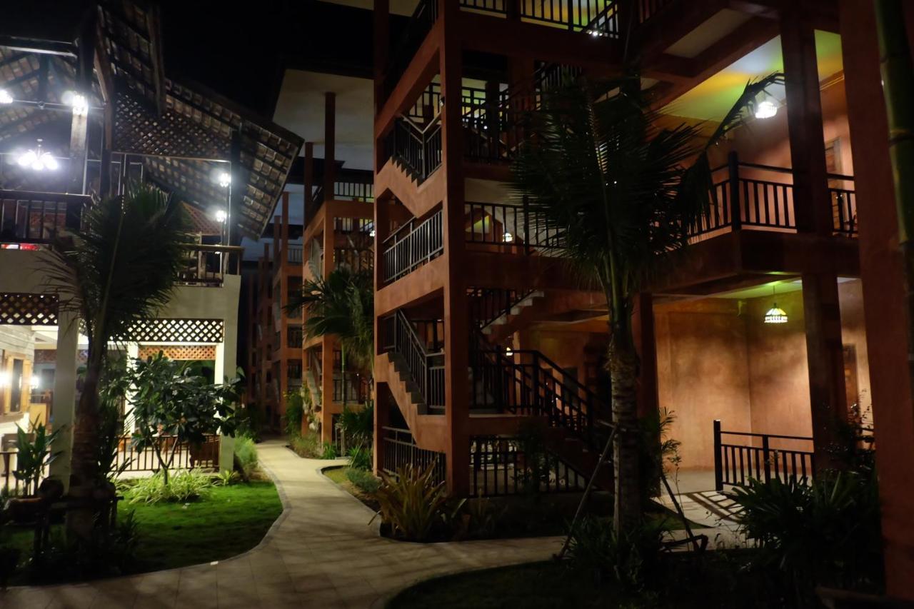 Rainforest Huahin Village Hotel Exteriör bild