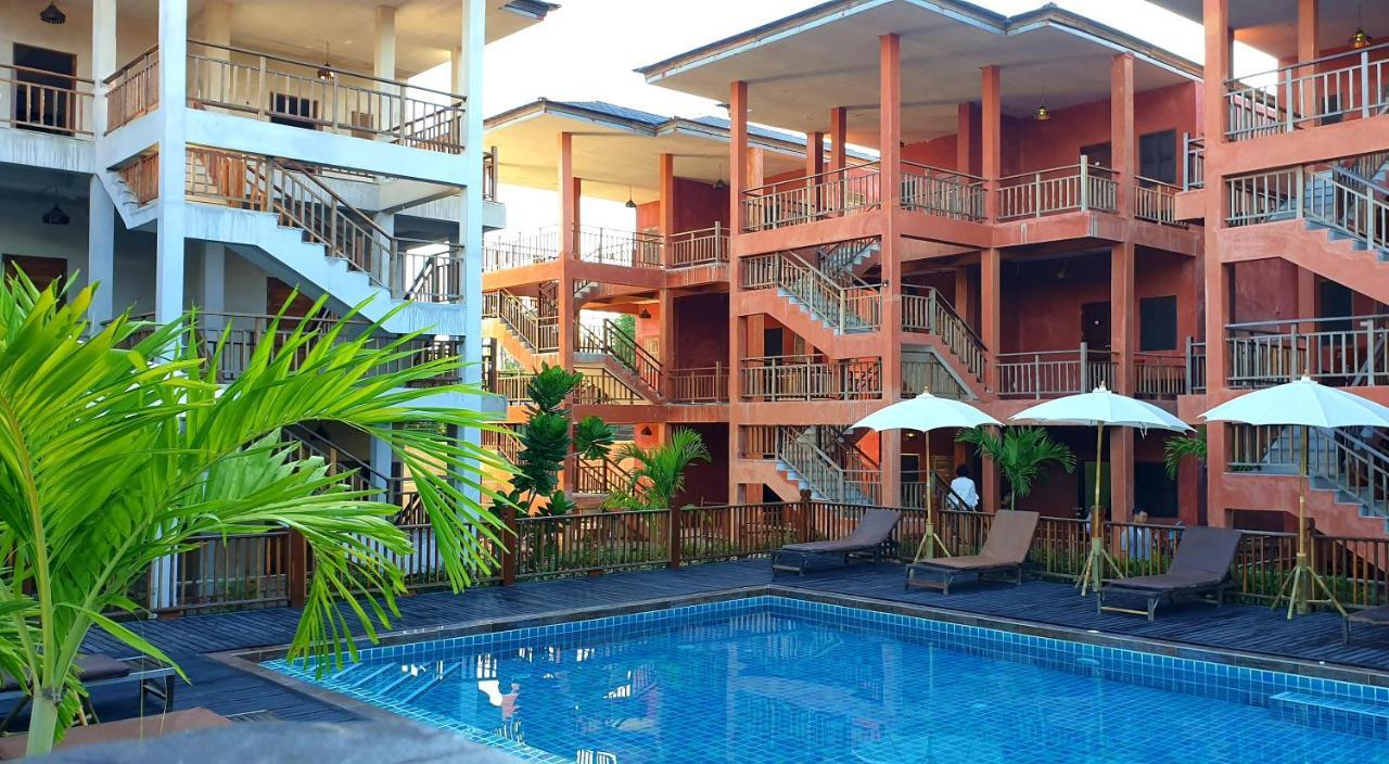 Rainforest Huahin Village Hotel Exteriör bild