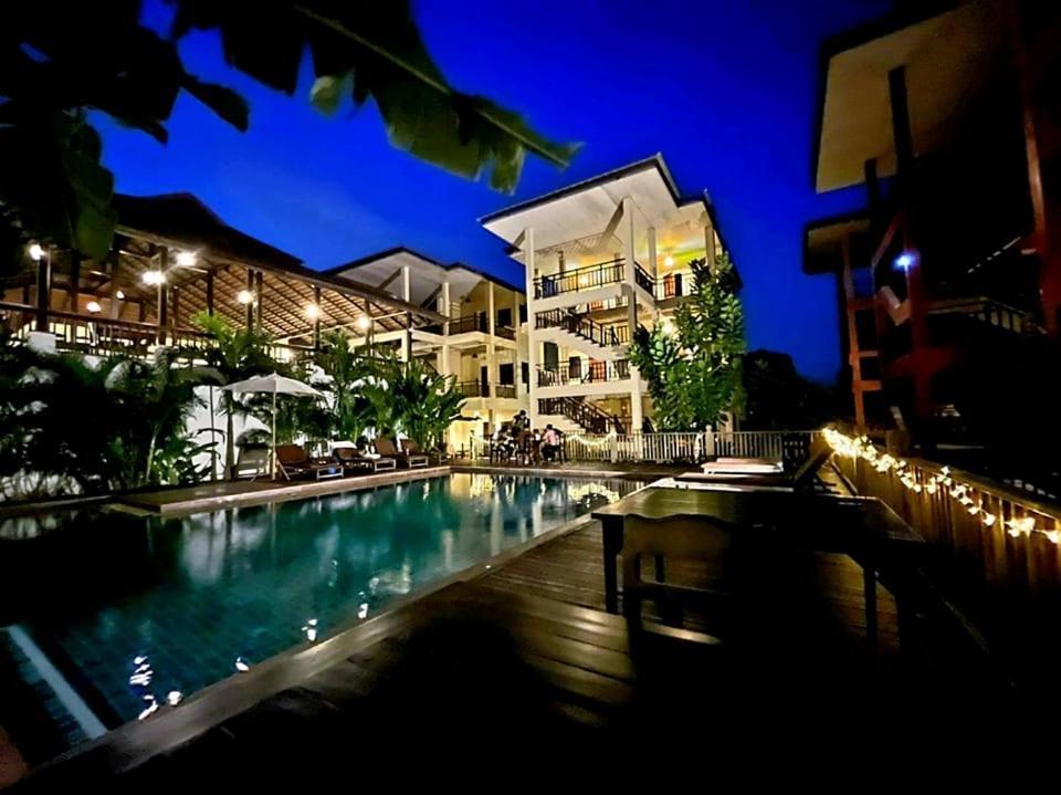 Rainforest Huahin Village Hotel Exteriör bild
